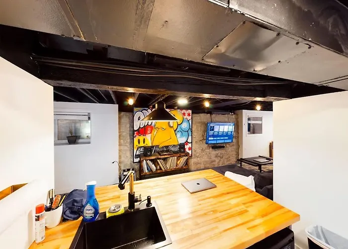 Chi-town Hideout #b - Near Metra Apartamento